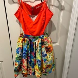 Medium cutout floral dress